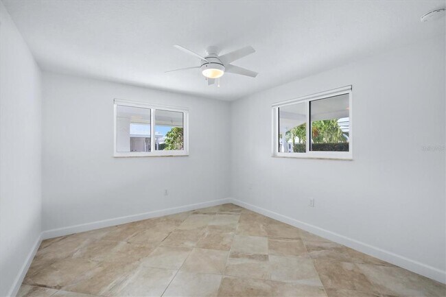Photo - 885 Spanish Dr N