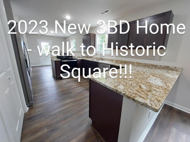 Building Photo - 709 E 9th St Rental