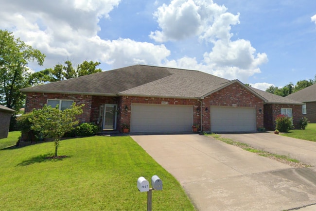Building Photo - Spacious Duplex In Cape Girardeau Rental