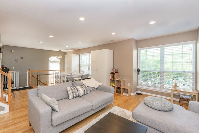 Light and bright - 50 Pine St Unidad 8J