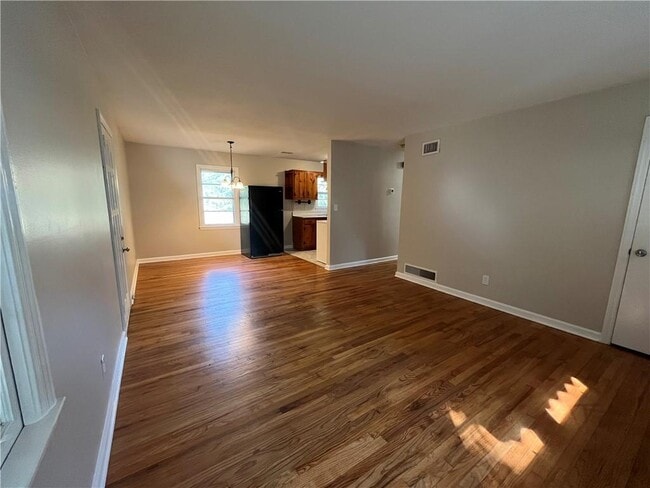 Photo - 1148 Center St SW
