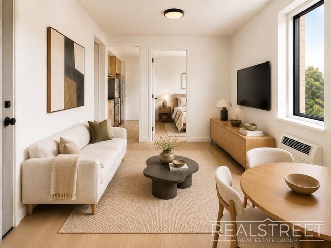 Building Photo - Three Bed Two Bath with Balcony! Unit 7C