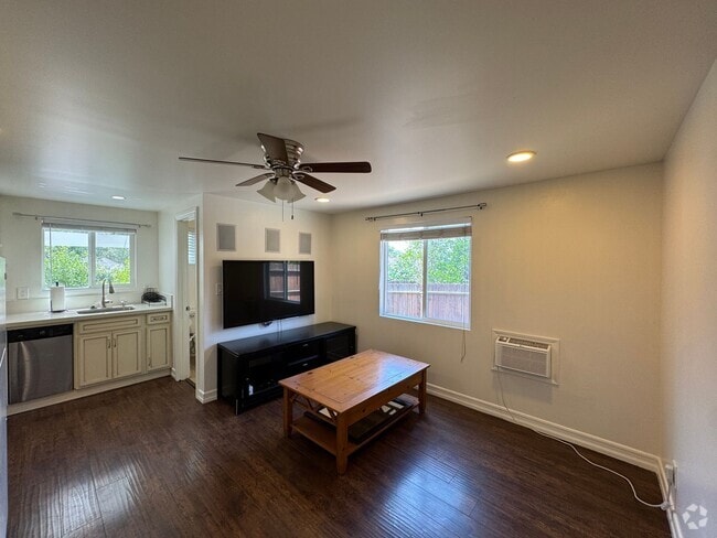 Building Photo - 2137 Glenada Ave Unit 2137 1/2 Rental