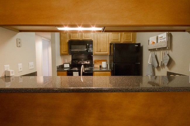 Photo - TGM Shadeland Station