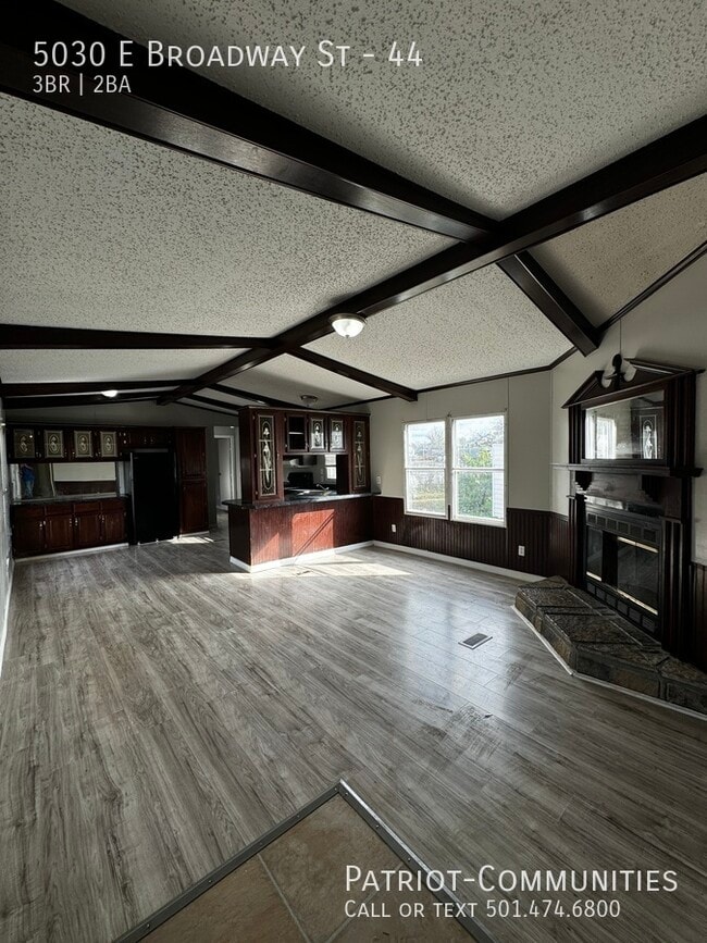 Photo - 5030 E Broadway St