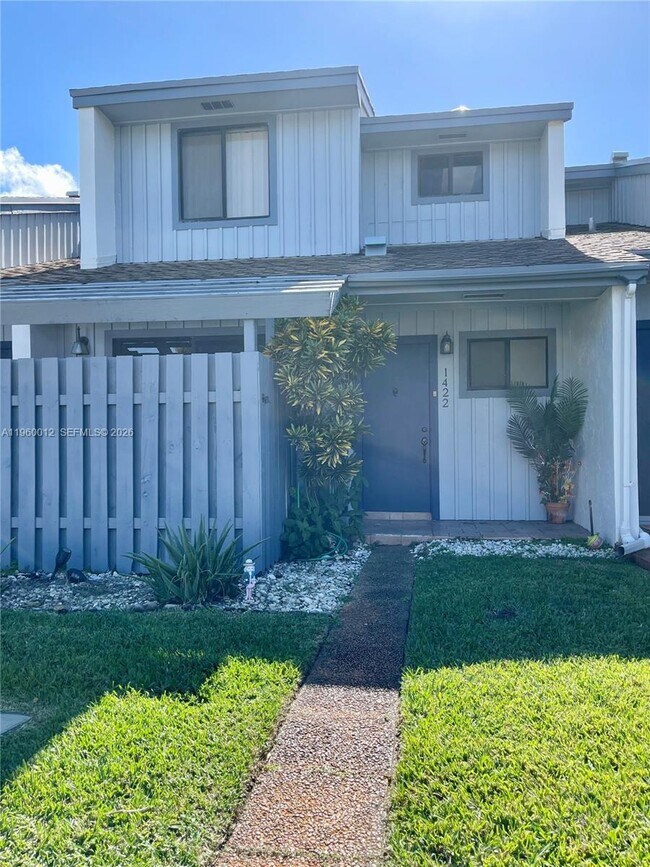 Building Photo - 1422 Amanda St