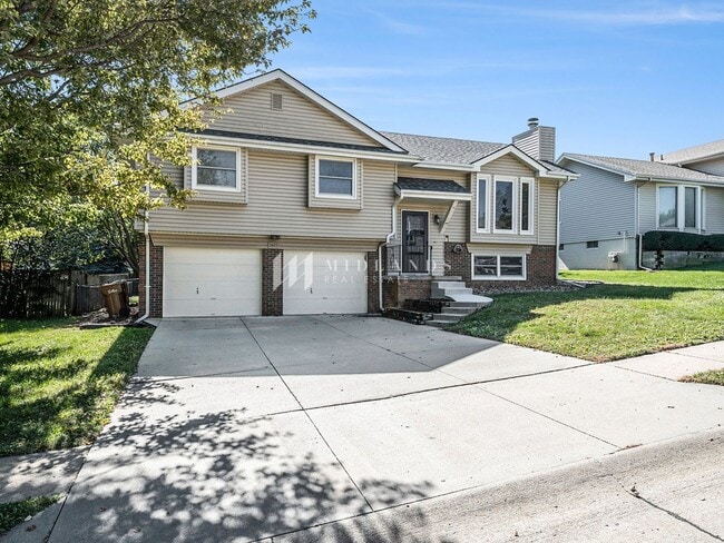 Building Photo - Two Springs Split Entry home