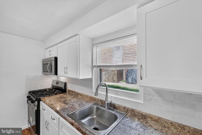 Photo - 2261 Strahle St