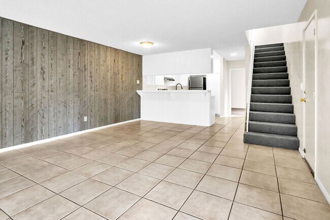 Photo - Great Three bedroom in UTC! Available now!