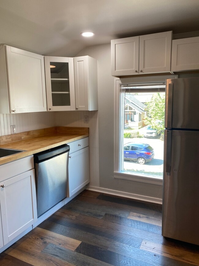 Photo - 1901 Lombard Ave Unit C