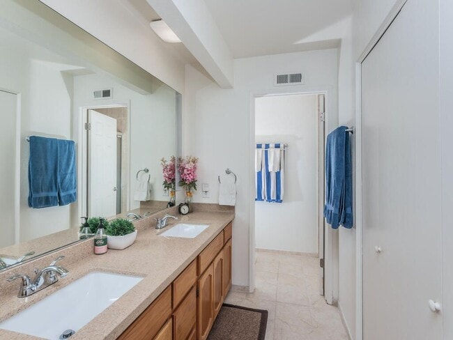 Photo - 906 Alyssum Rd