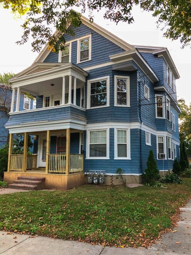 Building Photo - 224 W Rock Ave Unit 3