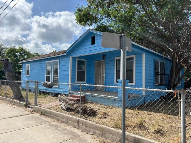 Building Photo - 815 San Jorge Ave