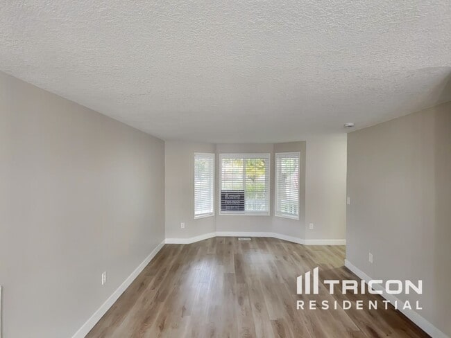 Photo - 15714 NE 42nd St