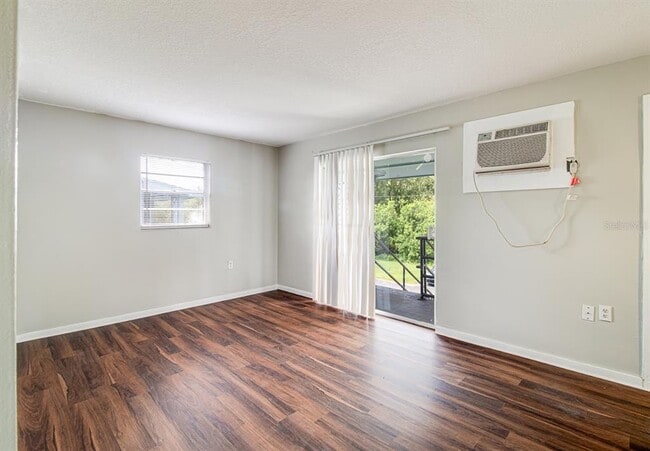 1343 W Point Dr Unit 4