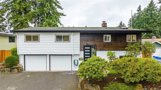 Beautiful 5 Bed 3 Bath Split-level New Rem... - Beautiful 5 Bed 3 Bath Split-level New Rem...