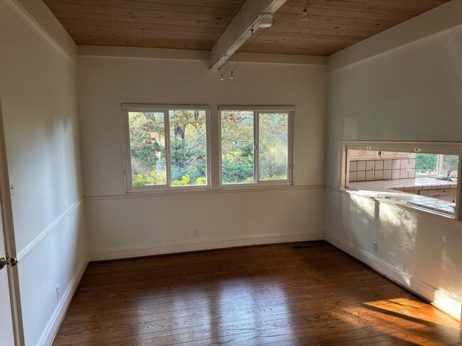 Photo - 121 Escanyo Way