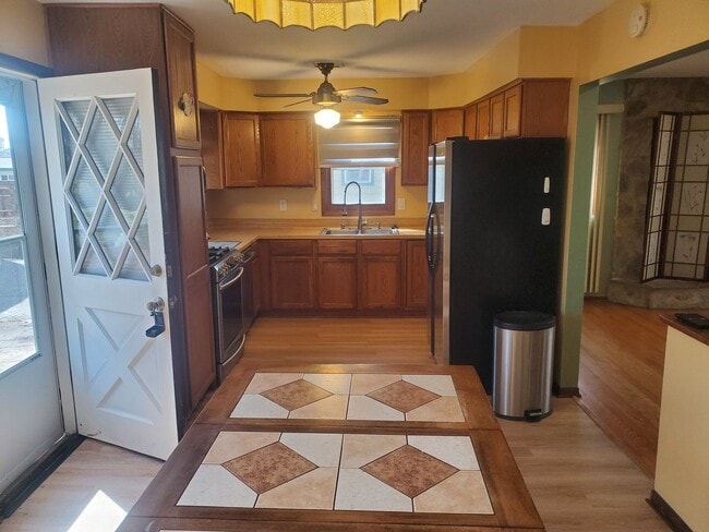 Photo - Spacious 3 Bedroom Single Family