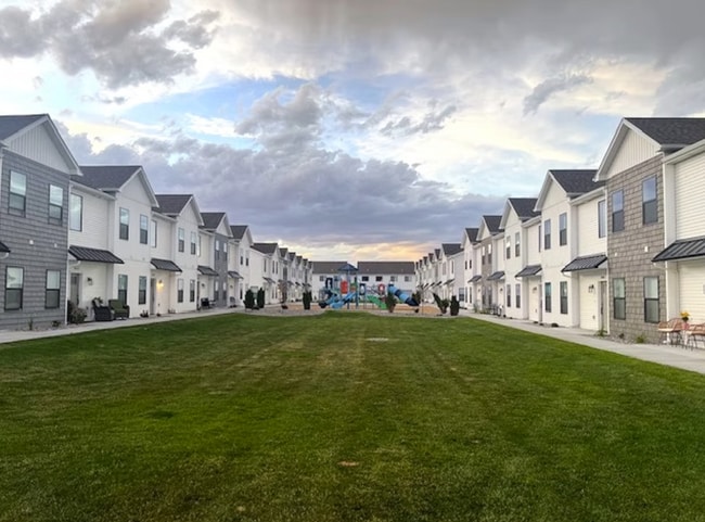 Building Photo - 2966 Huntshire Ave