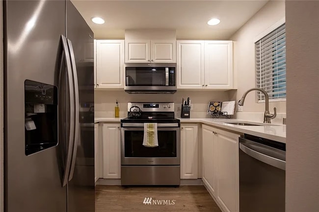Photo - 6811 SE Cougar Mountain Way