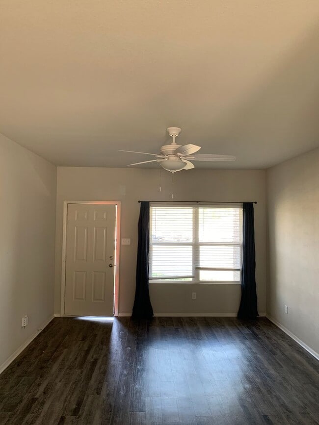 Photo - 3 bed 2 bath-Valley View-2 Car Garage