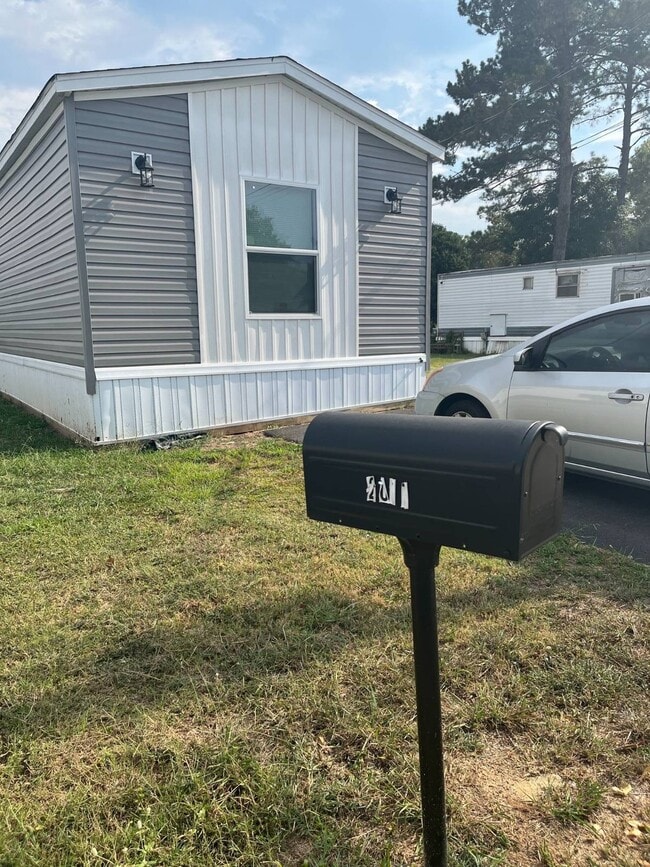 Building Photo - 3110 Victory Dr Rental