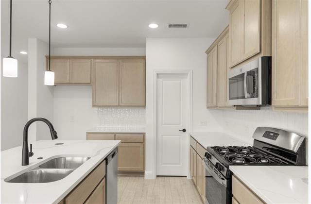 Photo - 2902 Hanscom St