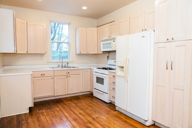 Photo - 3885 N 6th St