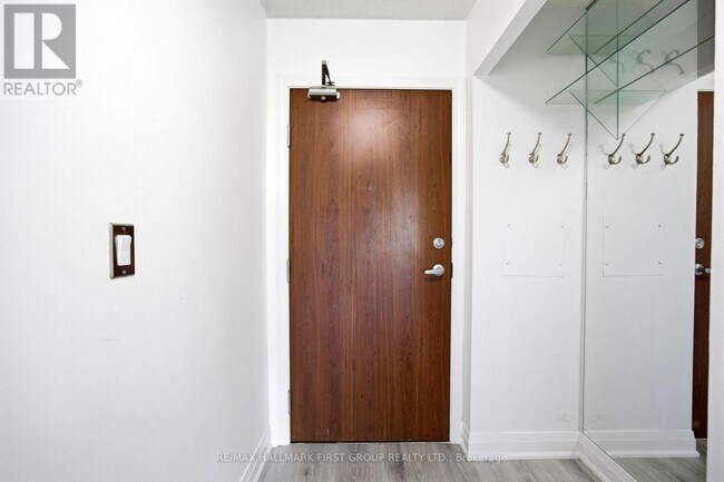 Photo - 33 Elm Dr W Unit 303