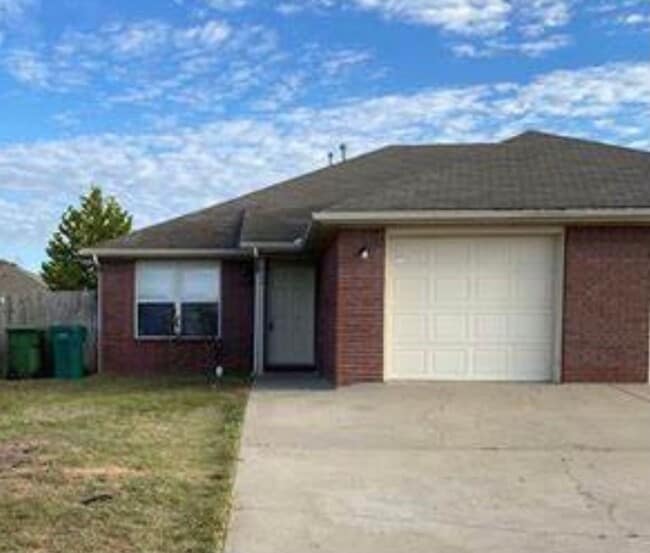 Building Photo - 305-307 E. Asher Ct. Unit 305 E. Asher Ct.