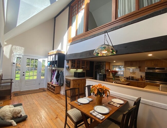 Cocina con techos abovedados y tragaluces. - 56 Union St