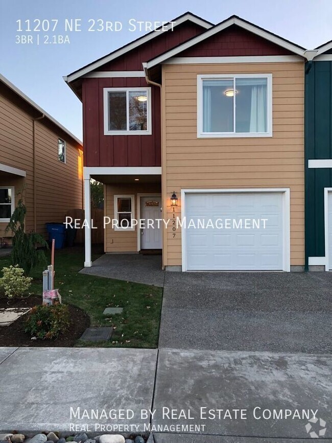 Building Photo - Newer Townhome Close to Shopping