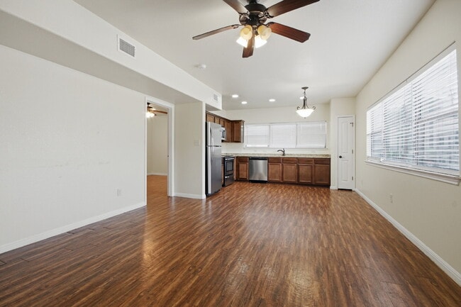 Photo - 302 W San Antonio St Unit 101