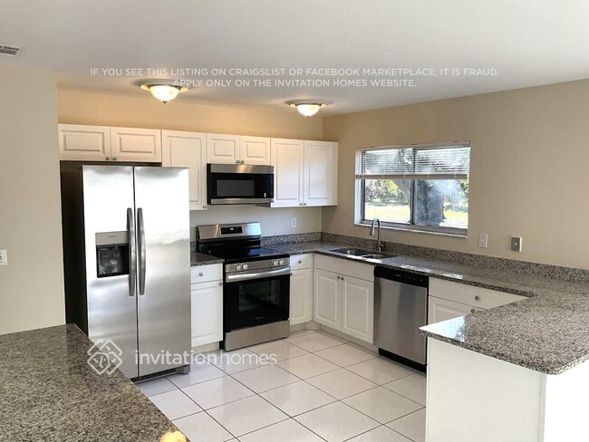 Photo - 785 SW Belmont Cir