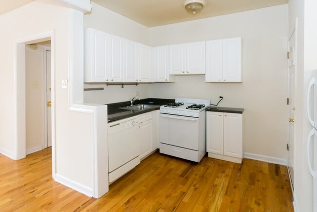 Photo - 3727 N Pine Grove Ave Unit W4