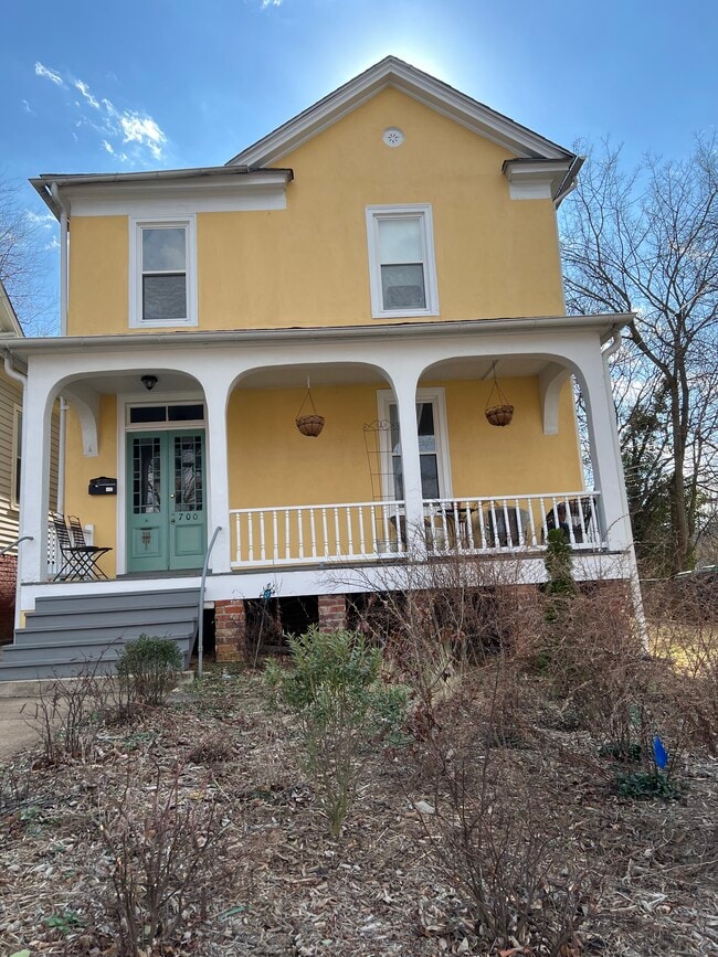 Building Photo - 700 Hinton Ave Unit C