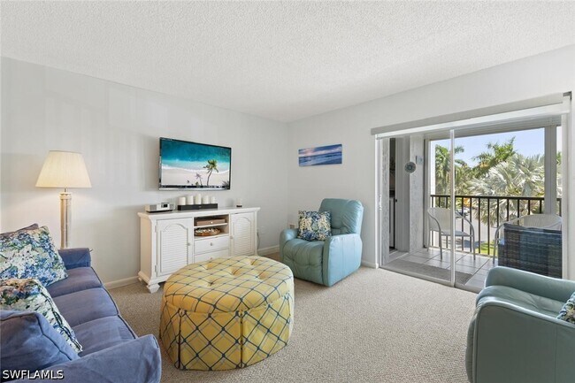 Photo - 555 Park Shore Dr Unidad B302