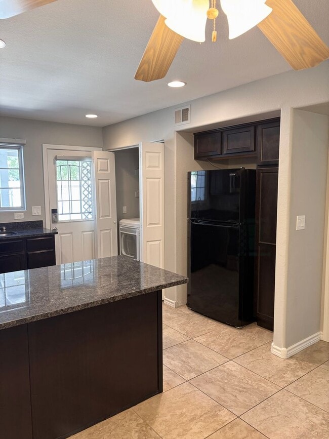 Photo - **WONDERFUL & SPACIOUS 3 BEDROOM/2.5 BATHROOM TOWNHOUSE IN CHANDLER (RAY & MCQUEEN)**