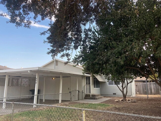 Photo - Charming 2 Bed / 1 Bath Back House – Utilities Included