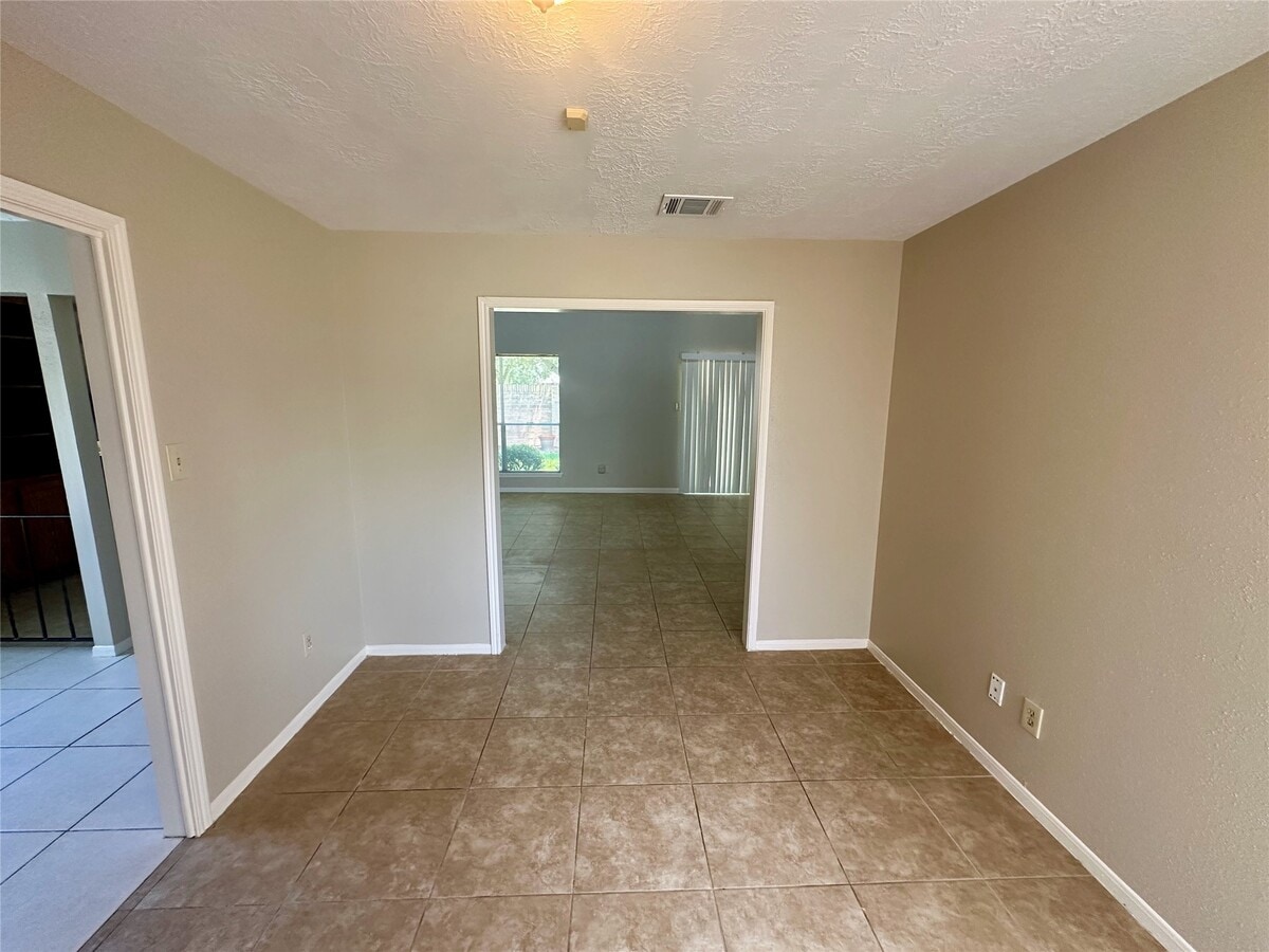 Photo - 2711 Colony Dr