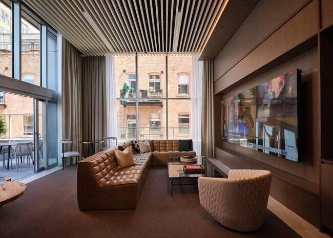 Photo - 360 W Illinois St Unidad ID407366P