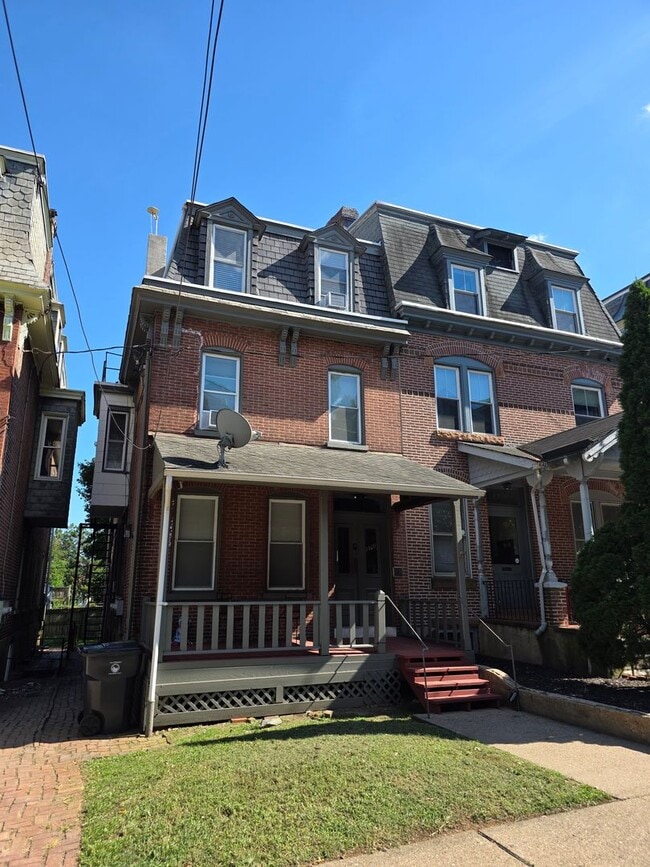 Photo - 1420 N Van Buren St Unit 1