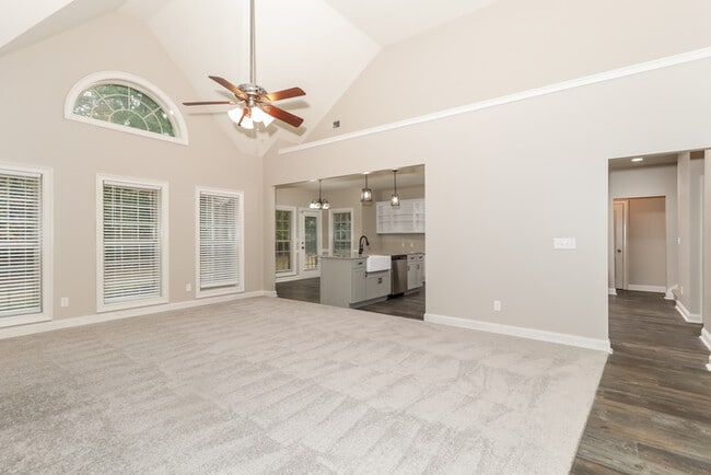 Photo - 256 Suffolk Way