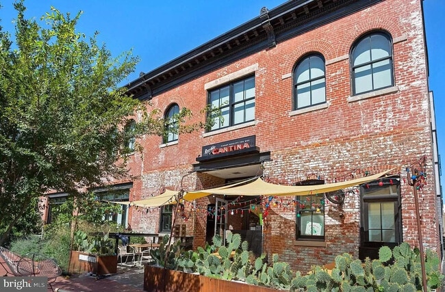 Photo - 24 N St NW Unidad 2