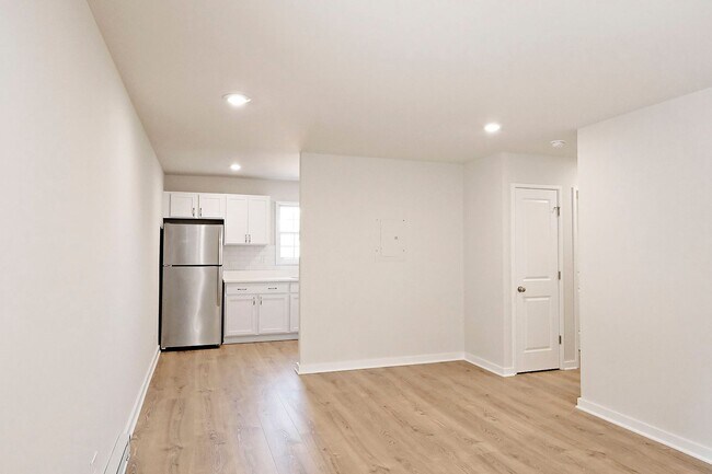 Photo - Renovated UVA Apartment in a Prime Location Near School of Data Science Unit Ivy Rd 2114 #06