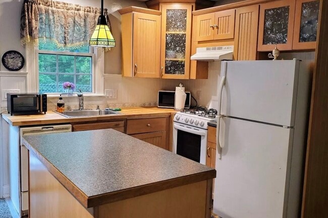 Photo - 185 Monhegan Rd Unit Apartment