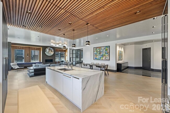 229 N Church St Unit 304
