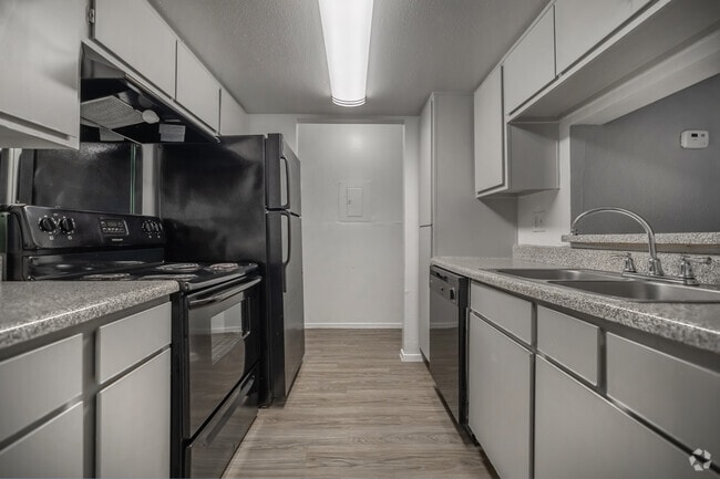 1BR, 1BA - 824SF - Kitchen