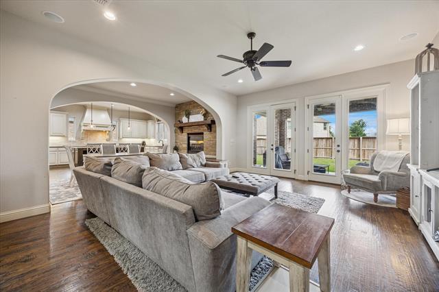 Photo - 580 Butchart Dr