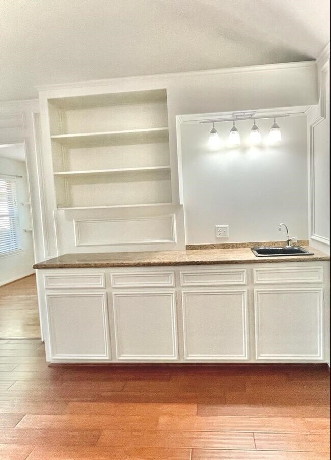 Photo - 4115 Woodbridge Dr